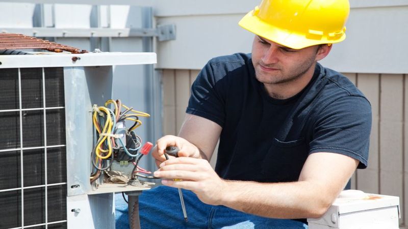 Why Residents Hire Experts to Service Air Conditioning in Palm Desert, CA