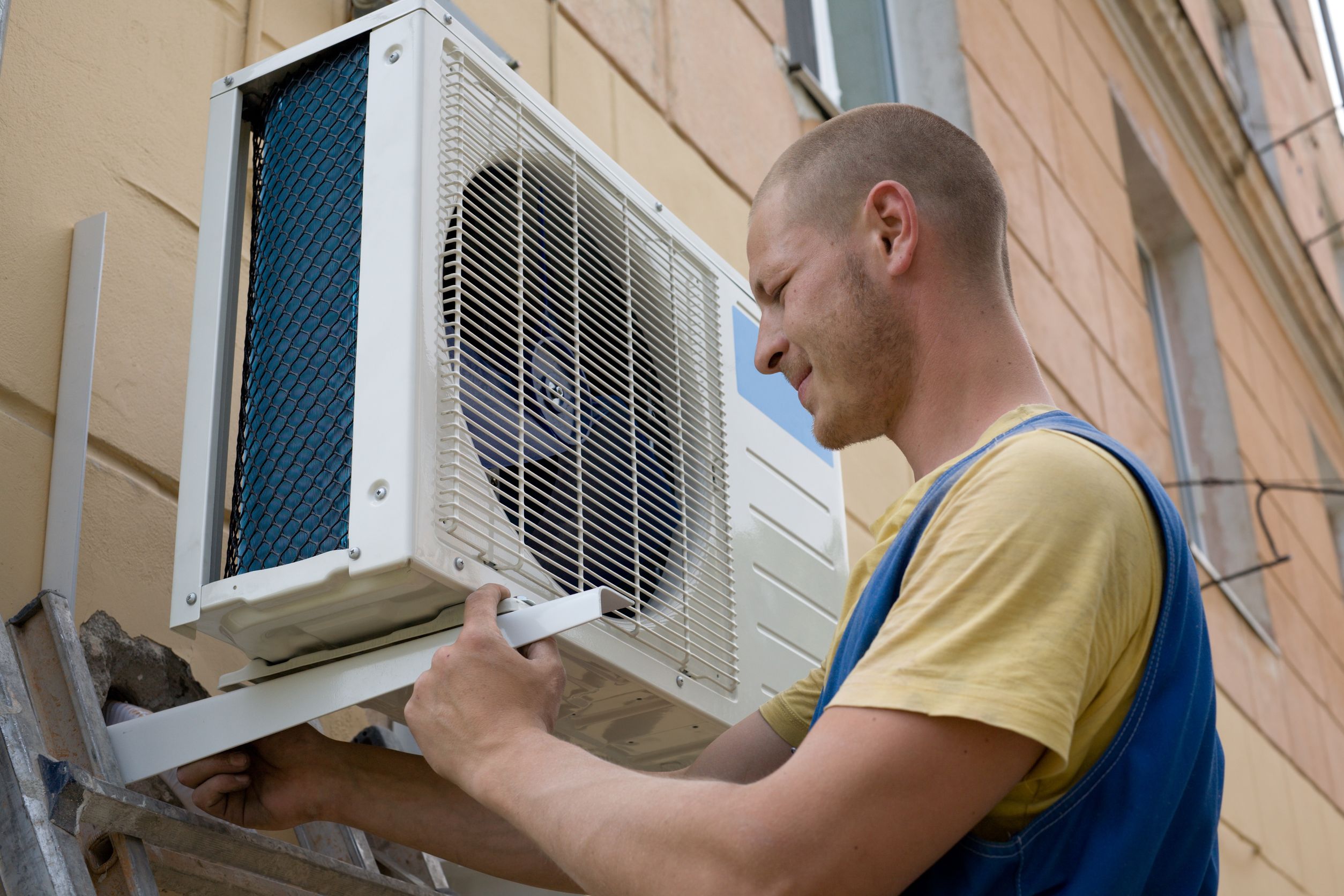 Using One of the Top HVAC Contractors Offers Energy Savings